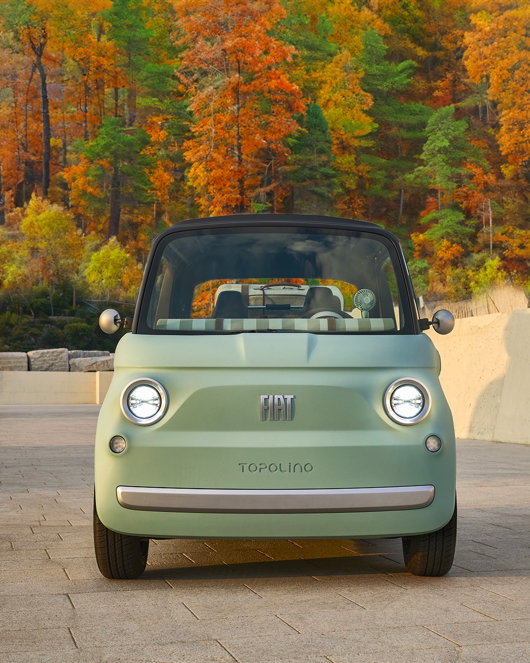 Photo face de la Fiat Topolino électrique