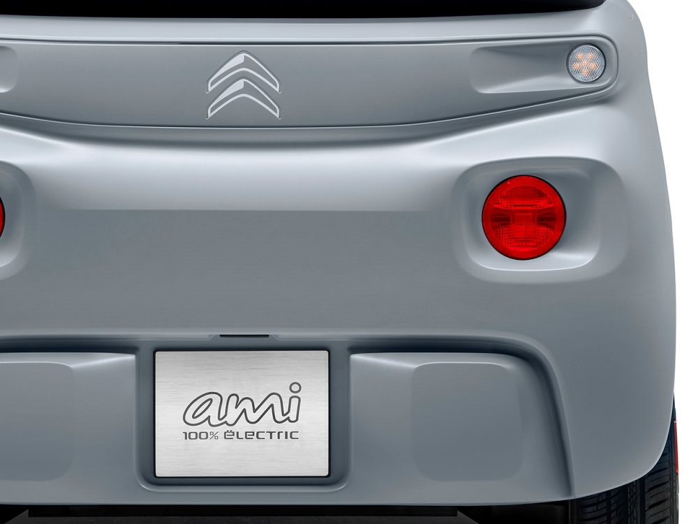 Signature lumineuse arrière Citroën Ami électrique